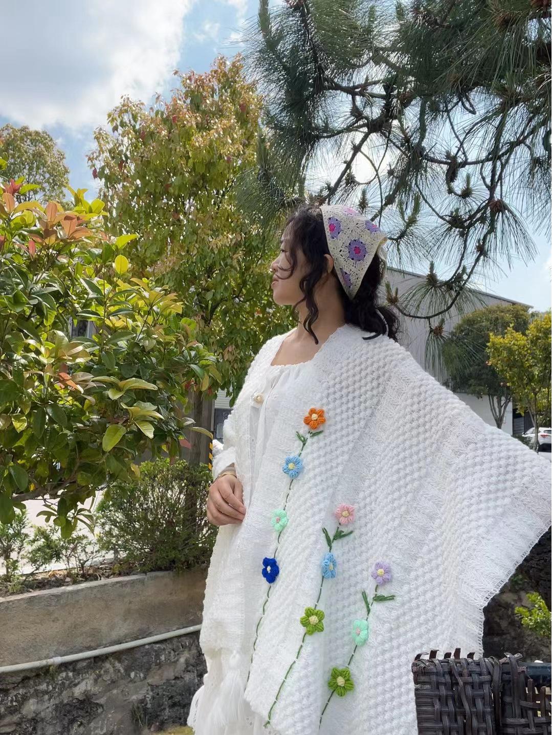 

2026 Yunnan Dali Lijiang Handmade 3D Floral Mohair Fashion Shawl белый