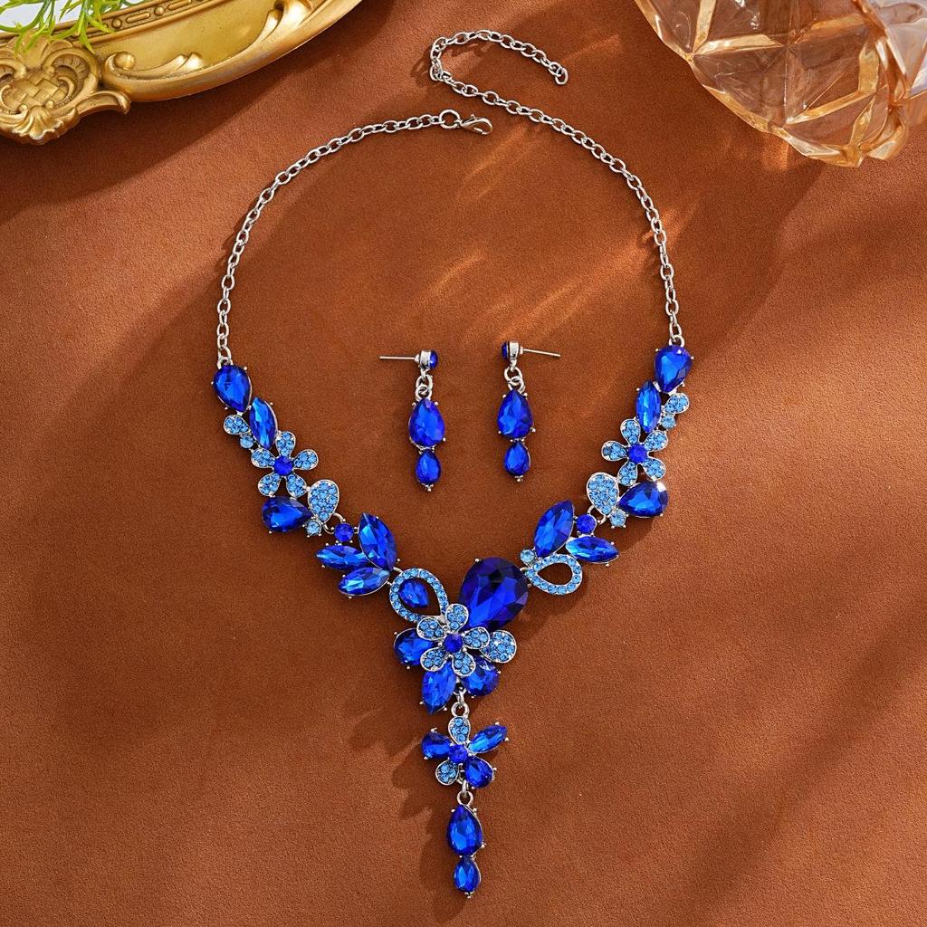 European & American Retro Floral Necklace and Earrings Set with Crystals, Autumn 2025 Collection