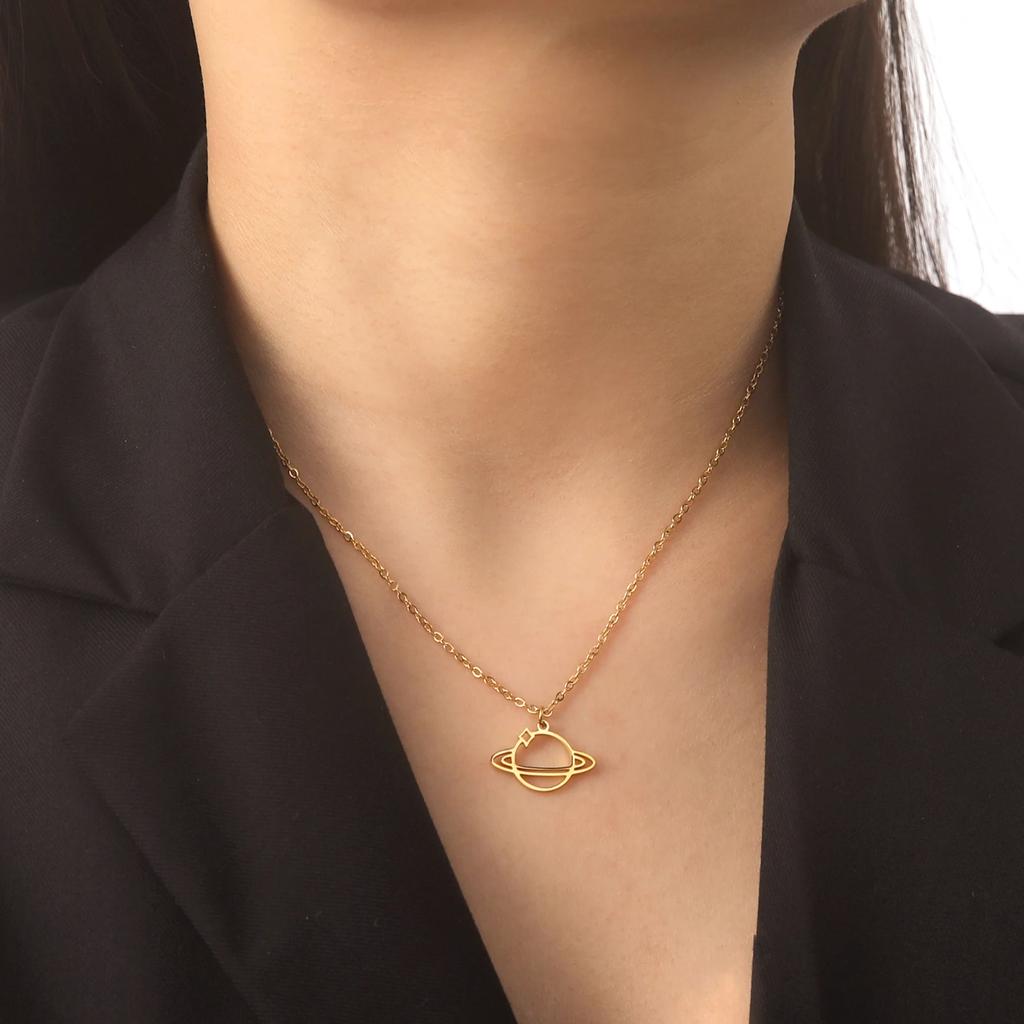 Collana Girocollo Cazador Trendy Pianeta Saturno Universo per Donna Acciaio Inossidabile Catena Collo Gioielli Regalo di Compleanno