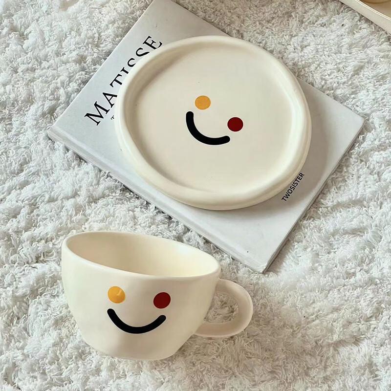 

OLOEY Ins-Style Hand-Pinched Smiling Face Ceramic Coffee Cup Set