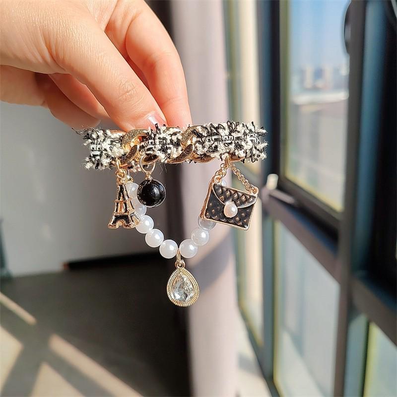 Kézzel festett zománc rózsaszín virág bross gyémántokkal - Retro állatminta