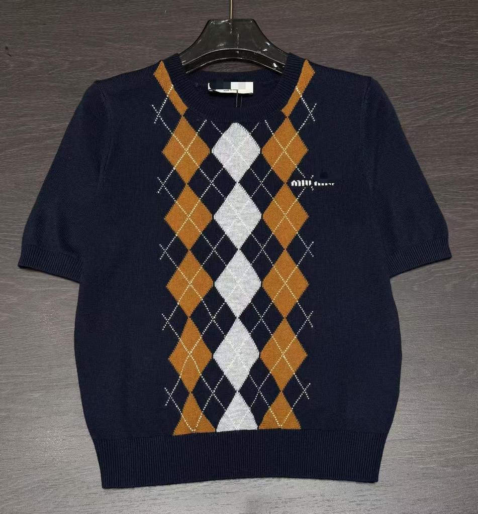 Miu Style Francuski Retro Hepburn Brązowy Argyle Krótki Rękaw Wełniany Top Dzianinowy (2025)