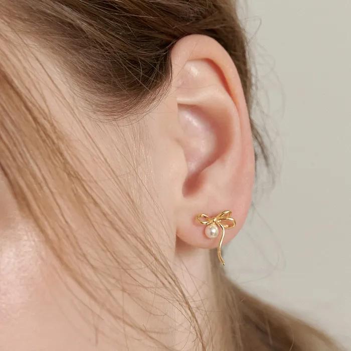 [Worn by Celebrities] (Silver 925) Angel Ribbon Pearl Earrings EC3085