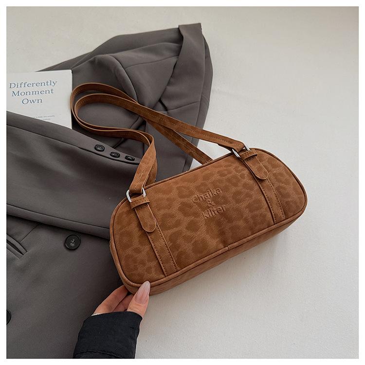 Premium Sense Retro Commuter Armpit Bag Women 2025 New Fashion Casual Portable Shoulder Bag Niche Bowling Bag