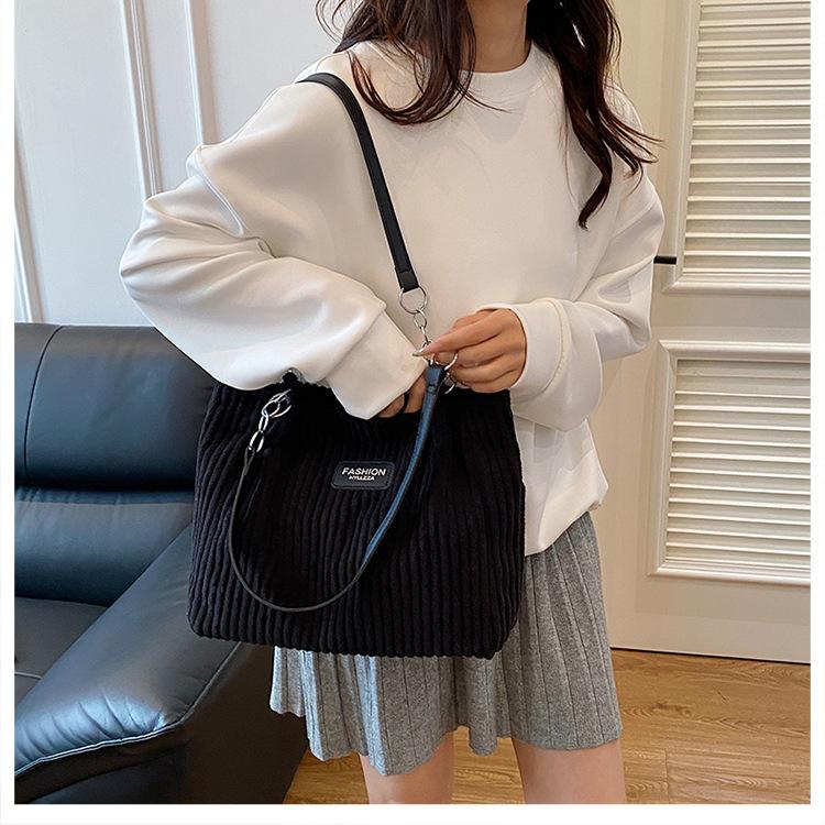 Oversized Cotton Chain Shoulder Tote Bag for Women, Lazy Fashion Commute Handbag, Spacious Crossbody Work Bag CLE