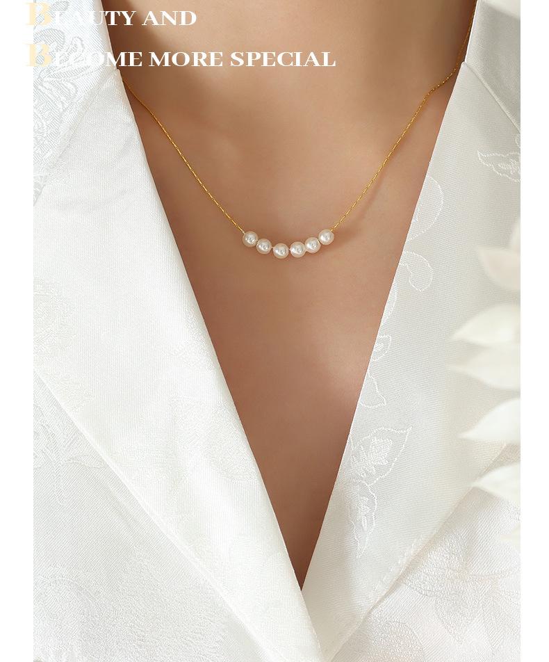Niche Design Imitation Pearl Pendant Necklace - Gold-Plated Titanium Steel with Dangle Square Chain