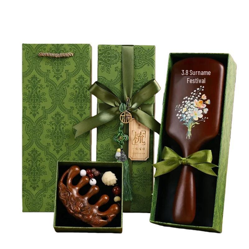 Wooden Comb Gift Box: Elegant Mother's Day Gift for Moms, Mothers-in-law, and Female Employees
