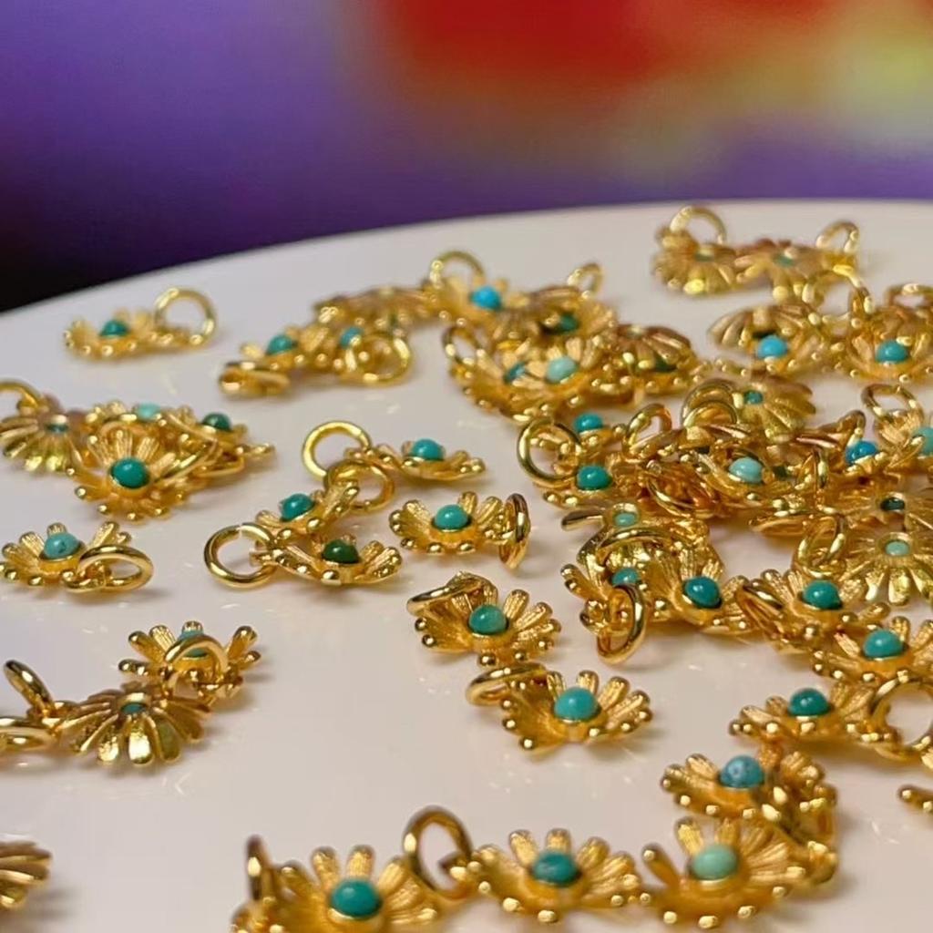 5Pcs, Natural Stone Raw Green Turquoise Gemstone Pendant With Golden Accents, Bohemian Style Handmade Flower Charms for Jewelry Making DIY 7×9mm