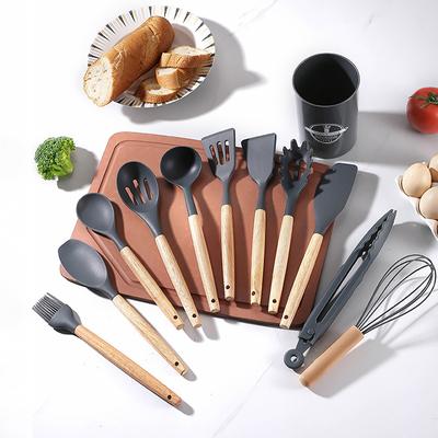 Set di 12 Utensili da Cucina con Manico in Legno, Silicone Resistente al Calore, Antigraffio e Senza BPA