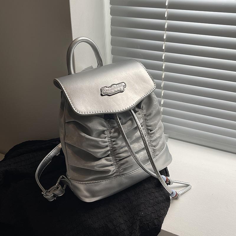 Niche design contrasting color backpack women's new pleated cute handbag versatile casual small backpack