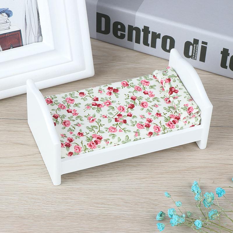 1/12 Casa delle Bambole Miniatura Letto in Legno con Cuscino Mobili Camera da Letto Casa delle Bambole
