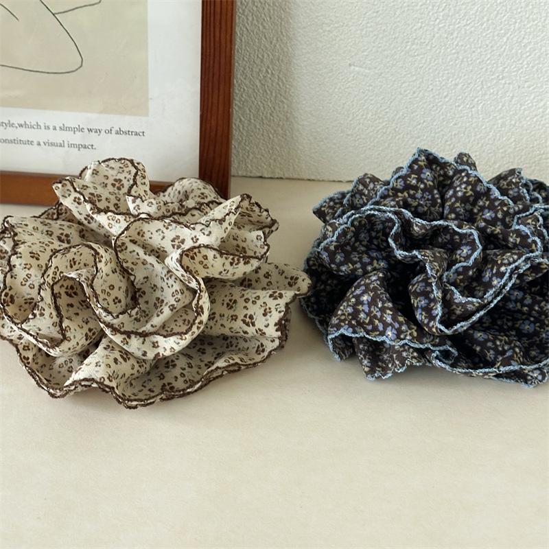 Komplexer Blumendruck Mehrlagige Rüschen-Kopfbedeckung Bestickter Rand Voluminöse Haarkreise Barock Romantischer Stil Haargummis für Hochzeiten