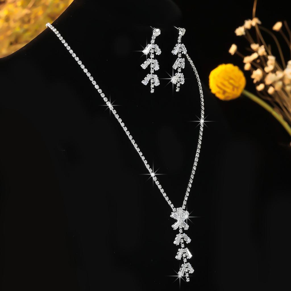 Best-Selling Engagement Bride's Leaf-Shaped Zinc Alloy Necklace and Earrings 2-Piece Set