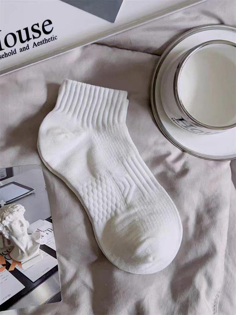 Herren Trendige Schwarz & Weiße Niedrig Geschnittene Geruchsresistente Schweißabsorbierende Kurze Socken für den Sommer