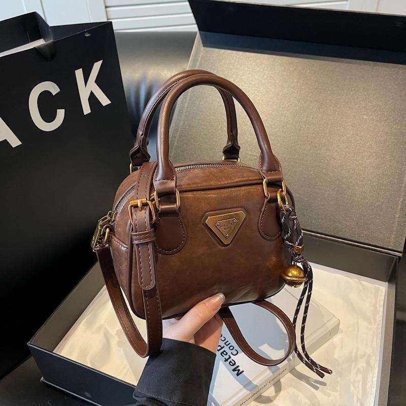 High-end Niche Bag Women's Autumn and Winter New Fashion Shoulder Messenger Bag Retro Portable Small Square Bag