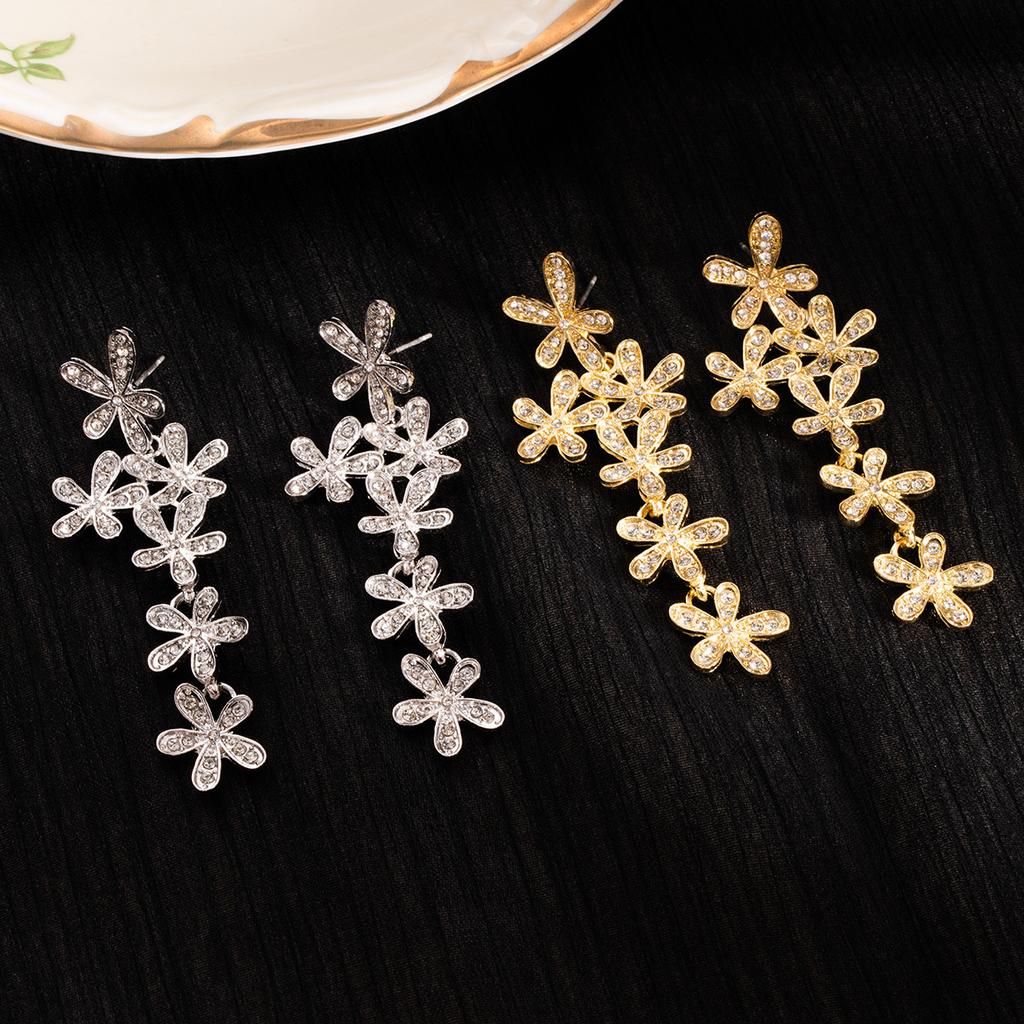 Personalized Diamond-Set Flower Fringed Earrings, Light Luxury Fashion Niche Metal Style Earrings For Women