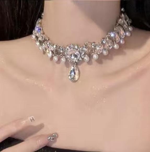 Retro Rhinestone Water Drop Tassel Pearl Necklace – Elegant Clavicle Chain Fashion Jewelry for Women