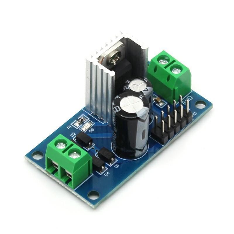 

L7805 LM7805 Three-Terminal Regulator Module 5V Voltage Regulator Power Module 10*10*2 білий