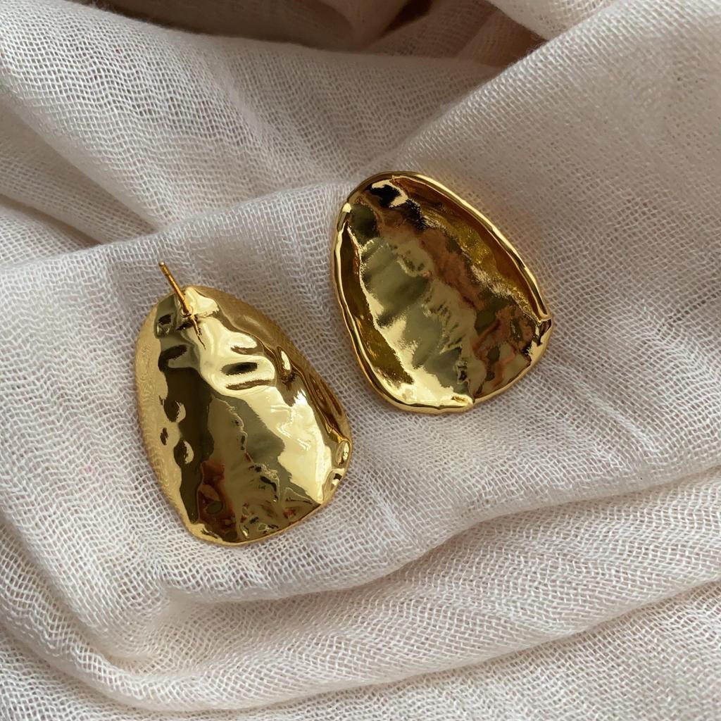 Simple Irregular Texture Disc Earrings, Stud Earrings, Niche Design, Cold Wind Temperament, Advanced Retro Pleated Earrings.