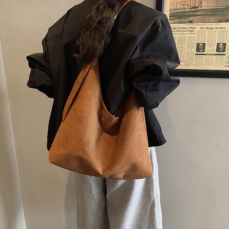 Sueded 2026 Retro Women's Tote: Large-Capacity Commuter Shoulder Bag