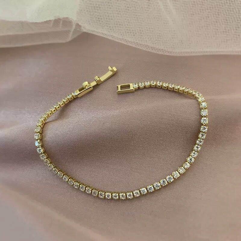 Pulseira Elegante Feminina de Três Fileiras com Strass - Joia Simples, Estilosa de Inspiração Europeia e Americana