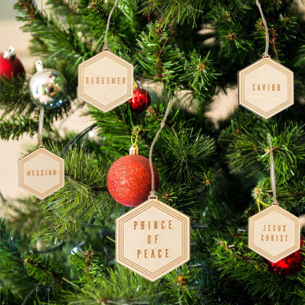 12Pcs Personalised Christmas Bauble Tree Decoration Wood Family Xmas Gift Mini Baubles Jesus Name Ornaments Xmas Gift Dropship
