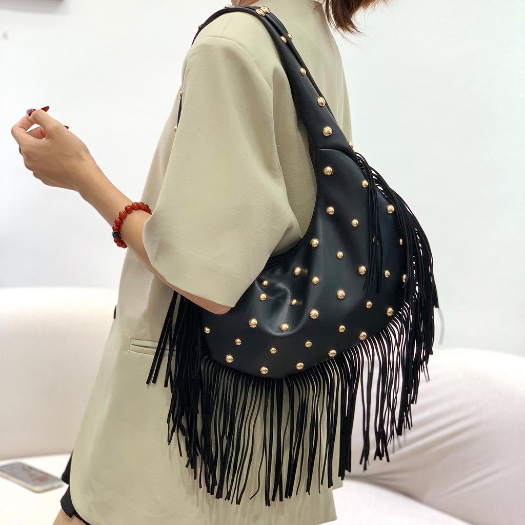 Punk style Rivet Shoulder Bags For Women Brand Designer Large Capacity Ladies Handbags Lg Tassel Female hobos underarm bag