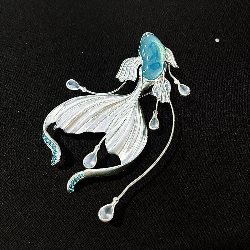 Cute White Fish Brooch Elegant High-End Dreamy Luxury Deep-Sea Mermaid Brooch Women Clothing Accessories Unique Jewelry