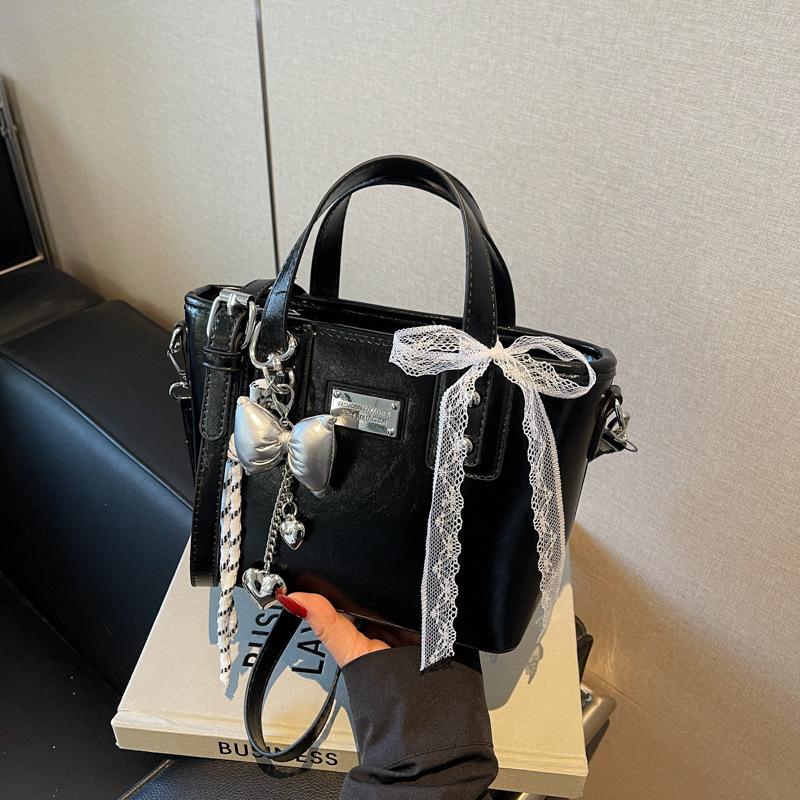 This Year's Popular Small Bags for Women's Spring and Summer Versatile 2025 New Fashion Messenger Bags Korean Version Portable Bucket Bags