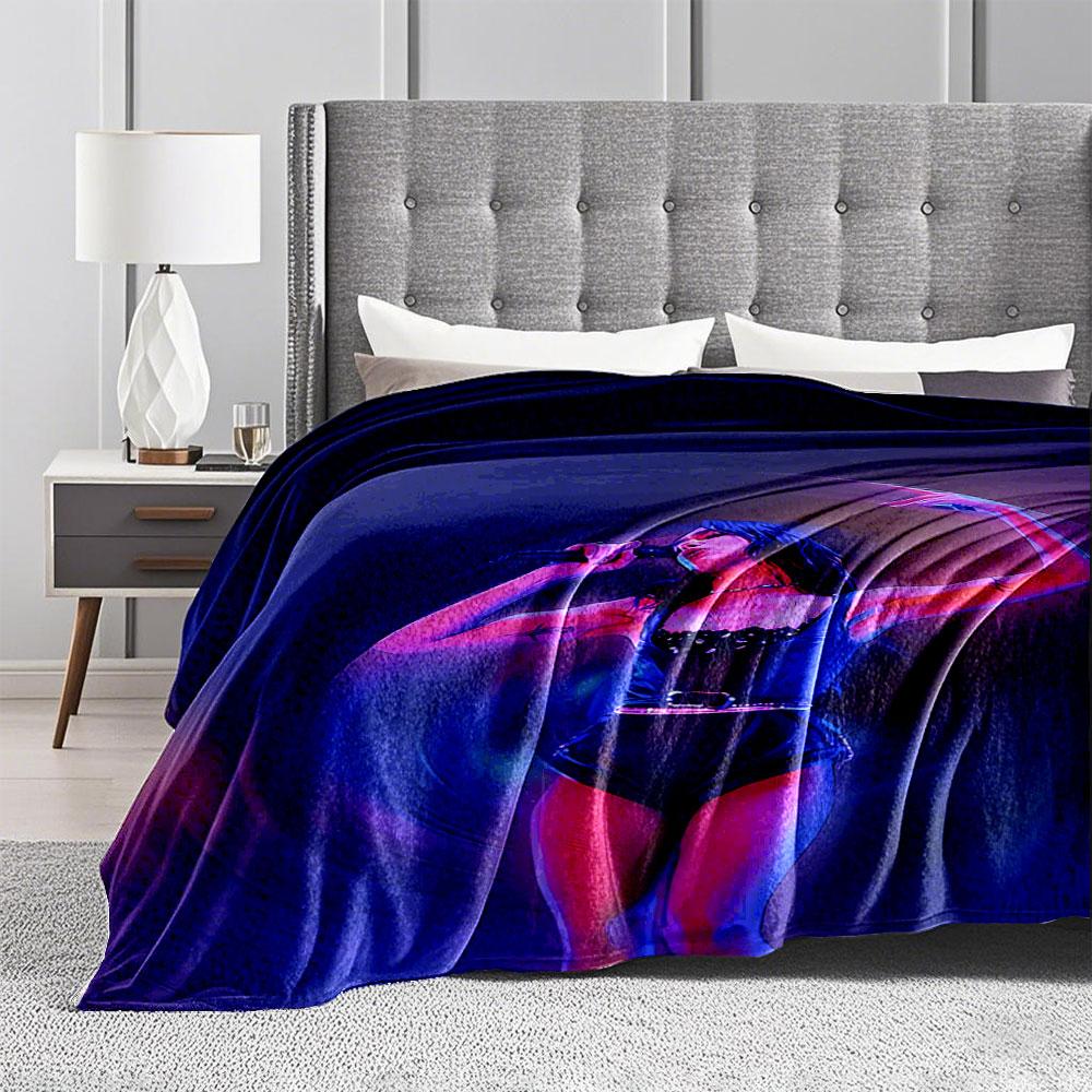 Singing Performer in Blue for all seasons blanket lunch break throw gift