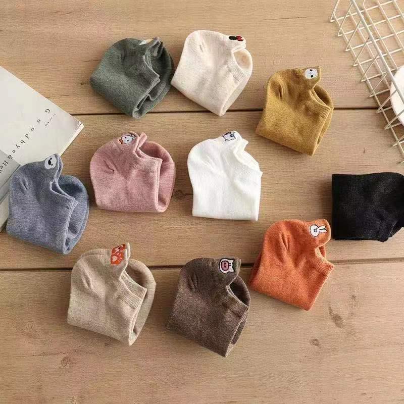Chaussettes en coton brodé de dessins animés mignons pour femmes Printemps/Été 2024 - Décontractées, Respirantes, Style court bateau
