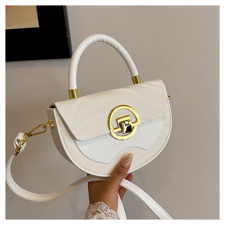 Trendy Retro Shell Bag: Niche Design Crossbody & Handheld Summer Style
