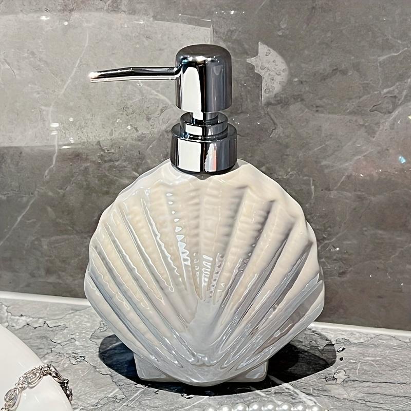 

Креативный перламутровый глянцевый керамический флакон для лосьона в виде раковины сочетает в себе практичность и эстетическую привлекательность. Он подходит как для кухни белый