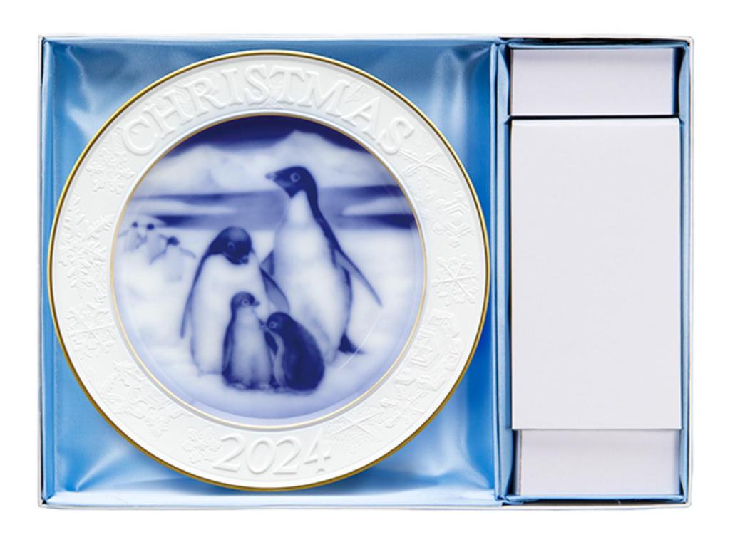 Okura Art Pottery 2024 Christmas Plate "Adelie Penguin and Her Child" Diameter: Approx. 20.5cm, Made In Japan, 97H/8506
