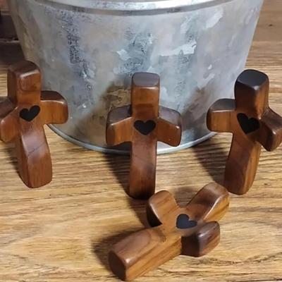 Croix de poche en bois d’olivier Texture lisse Soulagement du stress de poche Compagnon spirituel Croix Mon cœur Cadeau d’encouragement Croix en bois à travers