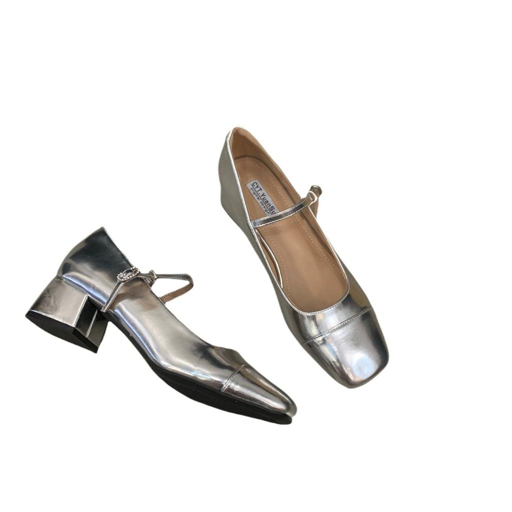 Sommer neue Modelle mit roten High Heels Abendschuhe Einzelne Schuhe Damenschuhe 2025 silberner Rock dicker Absatz Mary Jane