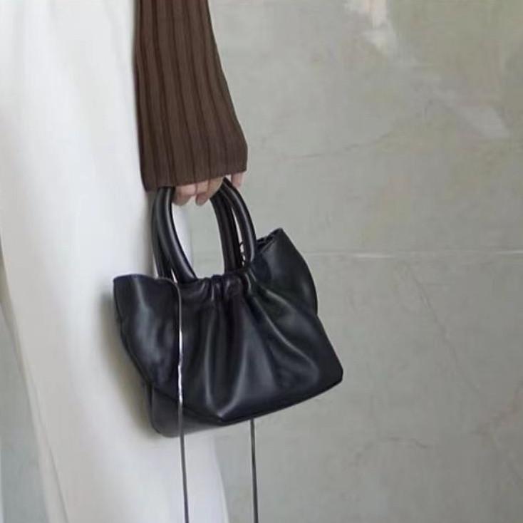 IELGY Pleated Handbag Chain Crossbody Bag