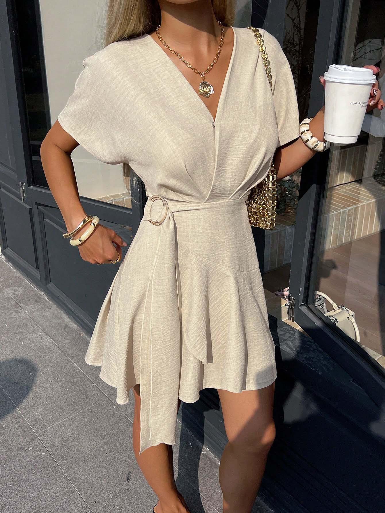 European and American gentle V-neck dress with a cinched waist and an irregular hem, a niche design short skirt S