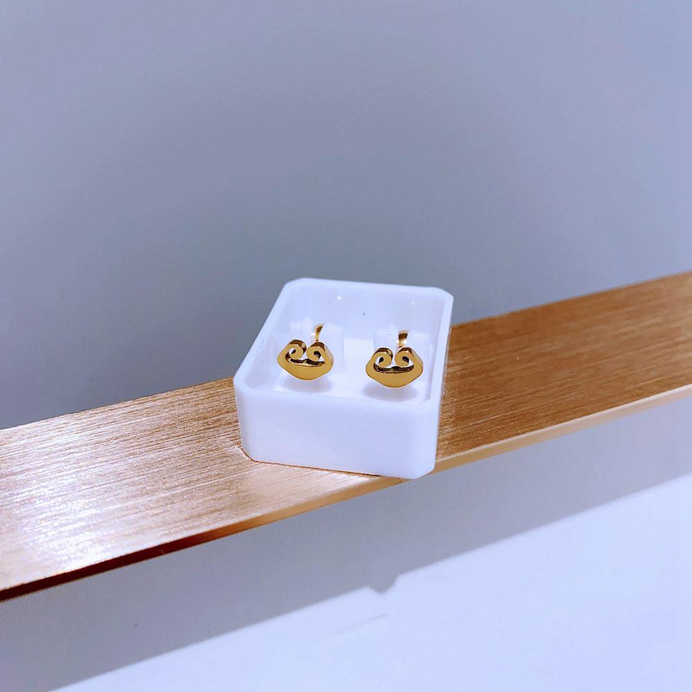 

Серьги-пусеты из титановой стали высокого класса в форме сердца для пирсинга хряща - Невыцветающие закручивающиеся шарики в новом китайском стиле