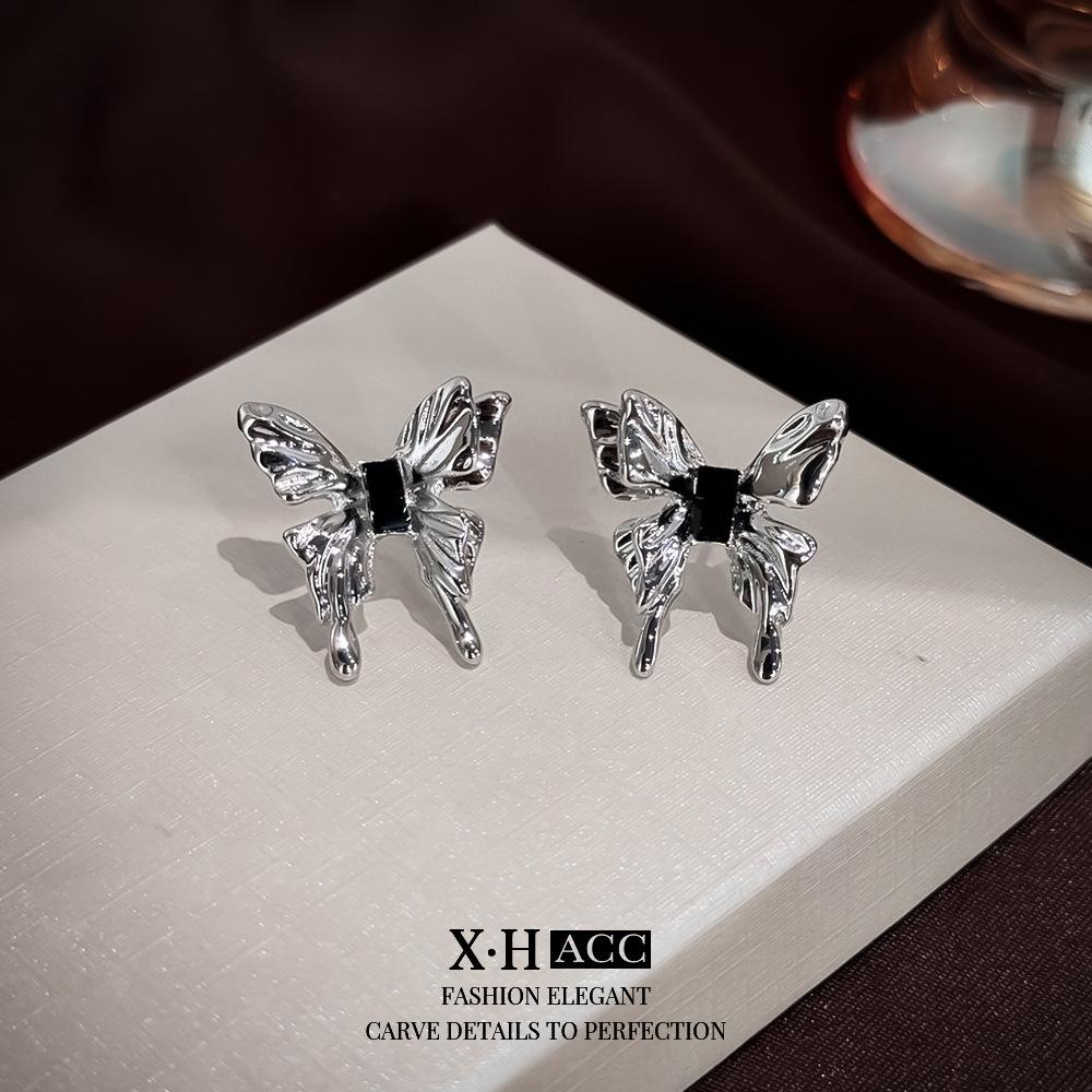 Simple Zircon Butterfly Earrings Light Luxury High-end Stud Earrings Temperament Fashionable Sweet Pearl Earrings Women