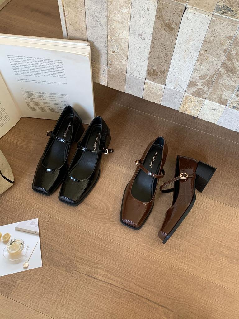 Brown French square head patent leather Mary Jane high heels 2025 autumn new retro shallow mouth single shoes