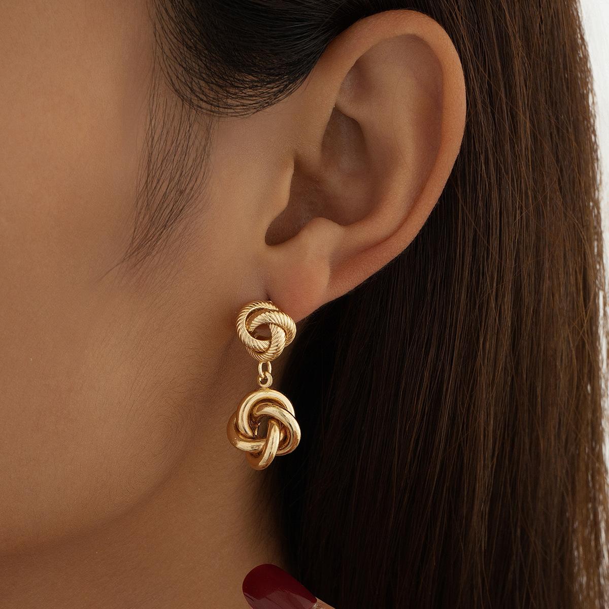 

Fashion Hollow Metal Knot Earrings золотой