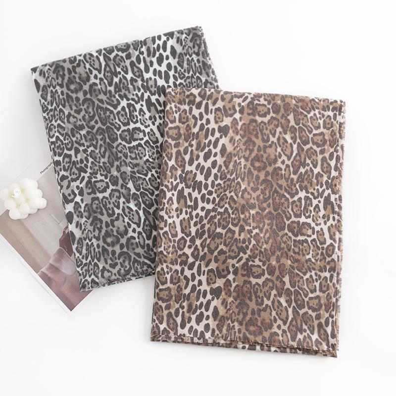 This Autumn and Winter Ethnic Style Leopard Print Imitation Cashmere Textured Scarf Is A Warm Shawl for Women and A Fashionable Scarf