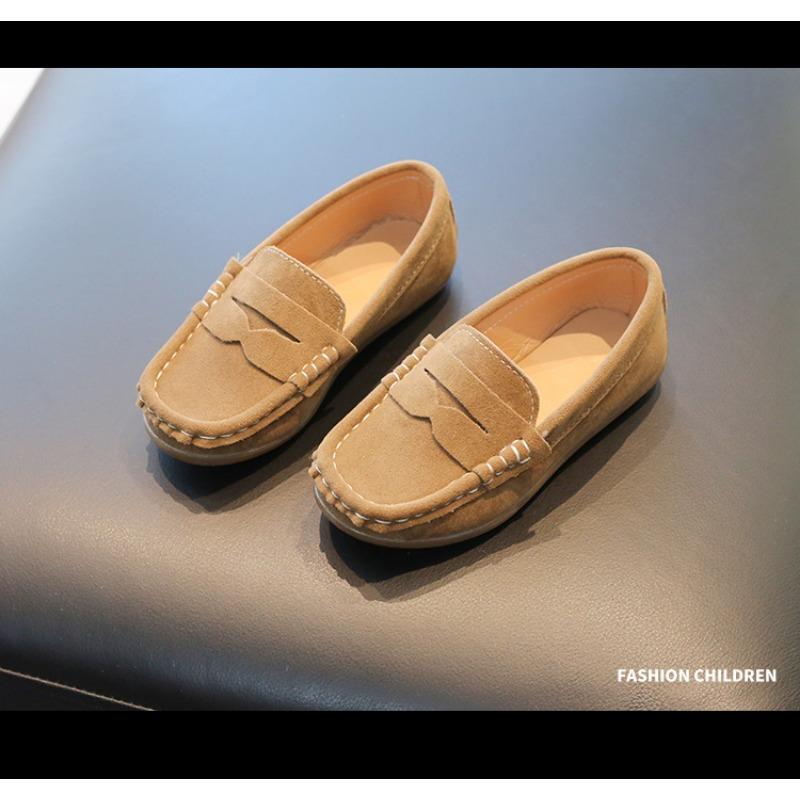 Chaussures de haricots pour garçons printemps et automne nouvelles chaussures simples pour enfants à semelle souple de taille moyenne version coréenne de la petite pédale pour bébé chaussures en cuir