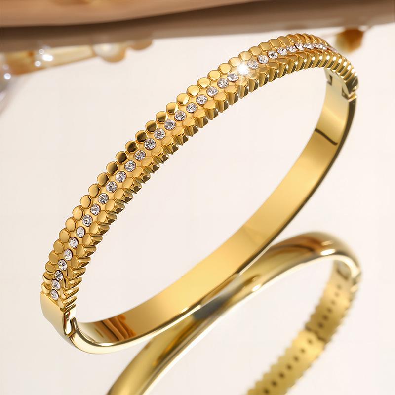New Style Titanium Steel Women s Fashion Gear Design Bracelet Bracelet 17CM