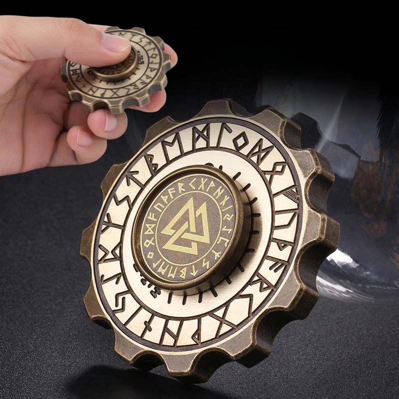 Vtipný oboustranný vikingský pirátský retro mosazný EDC fingertip gyro kovová dekompresní prstová hračka dárek pro dospělé