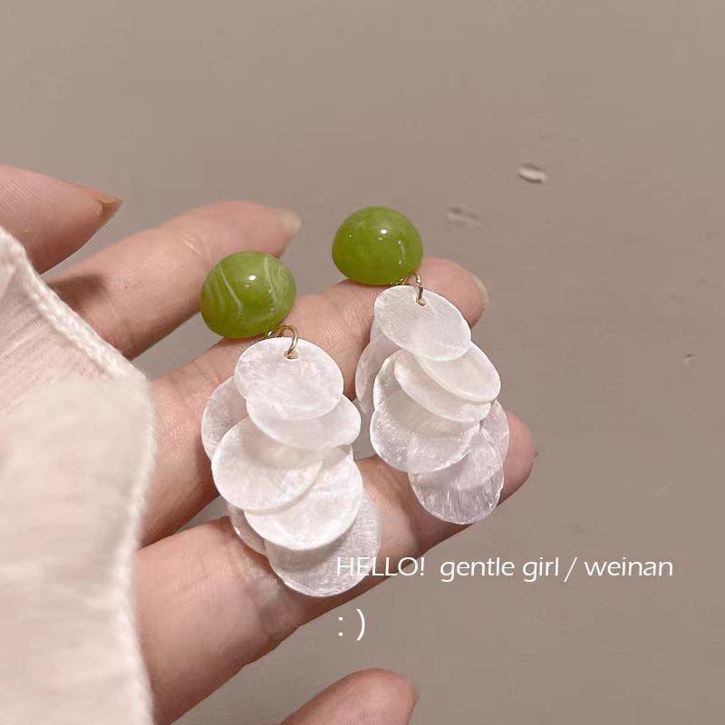 Dopamine flower ear hook women's new holiday style accessories ear clips without ear piercings, high-end seaside cute ear accessories