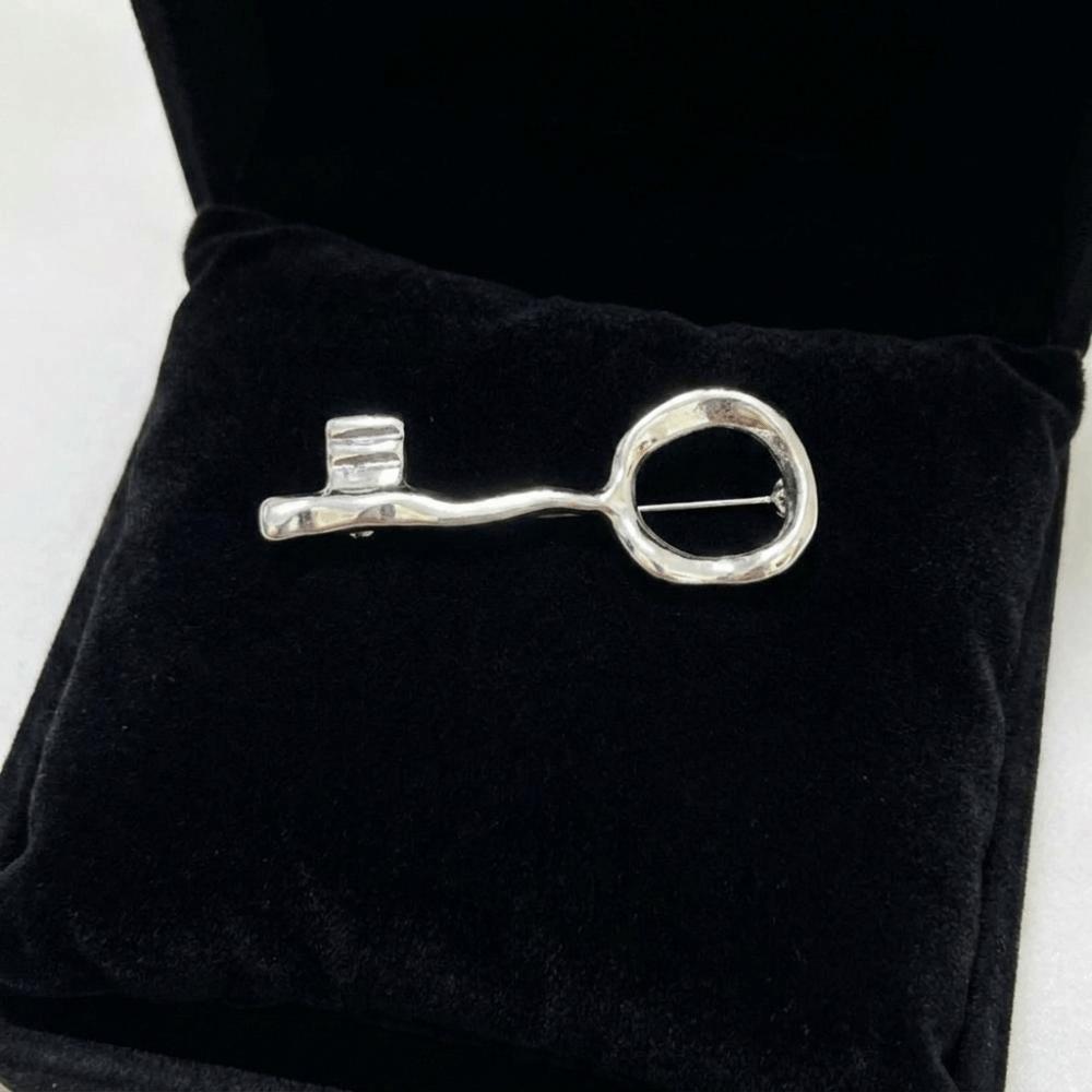 Lock Hole Design Key Shaped Brooch Vintage Style Metal Decorative Pin Suit Coat Accessory  Daily