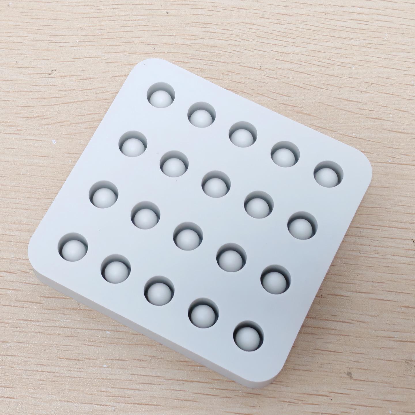 

Beekeeping Queen Rearing Tools: Silicone Molds & Queen Cell Cups for Italian Queen Bees