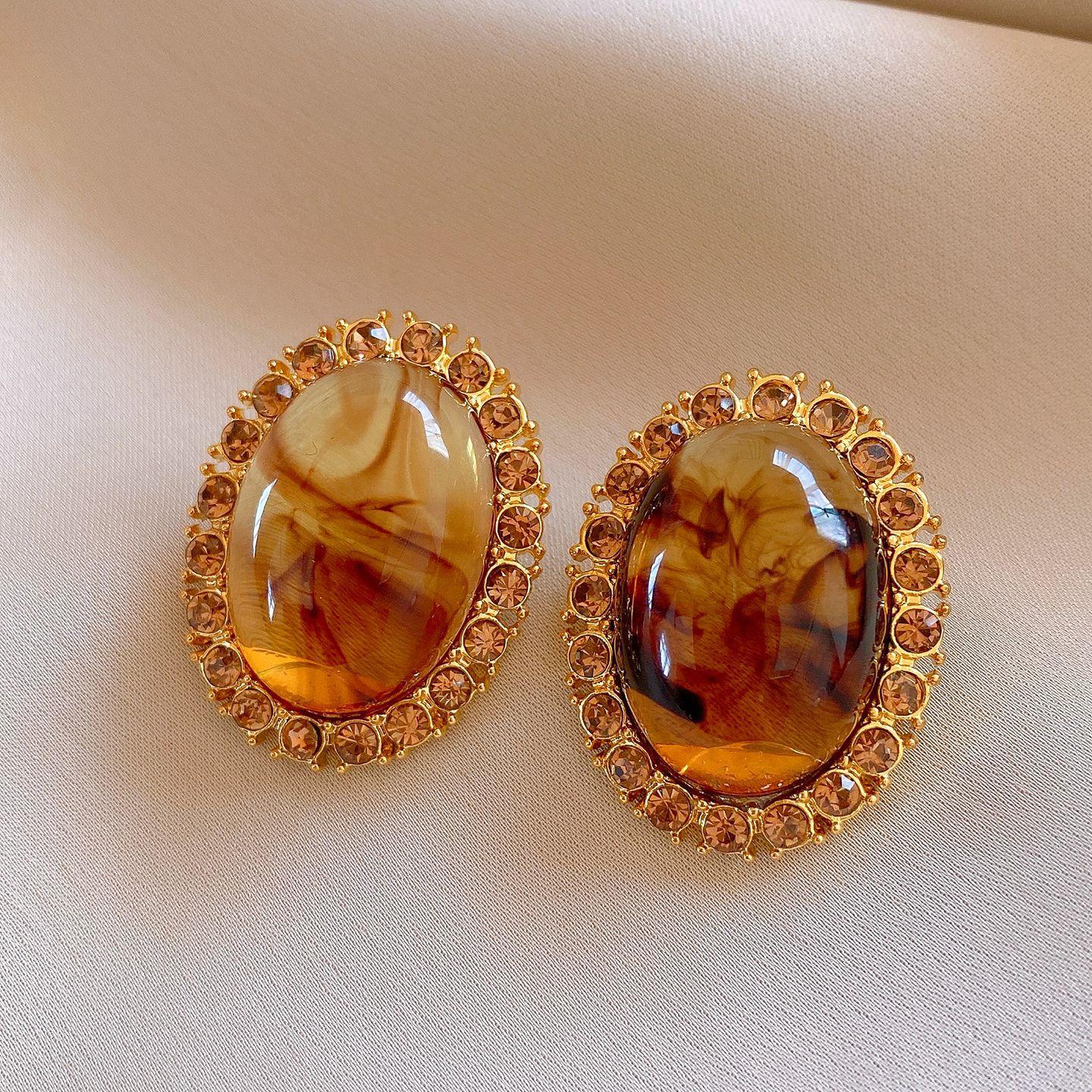 Maillard coffee oval resin earrings retro versatile stud earrings light luxury earrings women